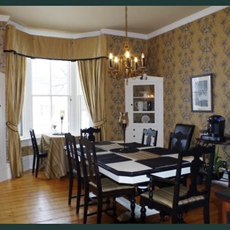 Quartermain House Bed & Breakfast Фредериктон Экстерьер фото
