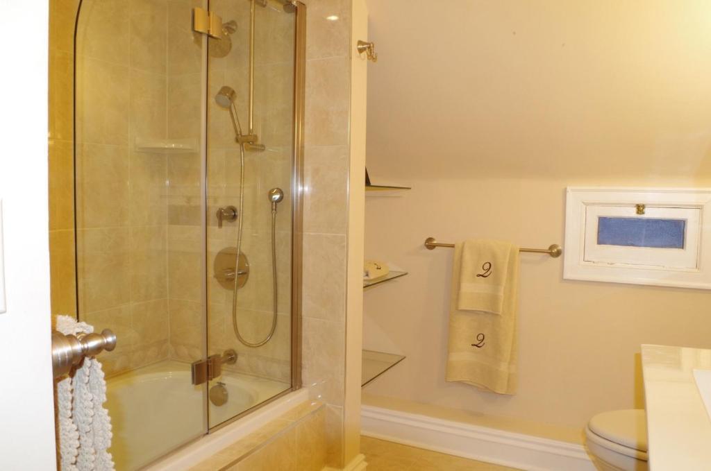 Quartermain House Bed & Breakfast Фредериктон Номер фото