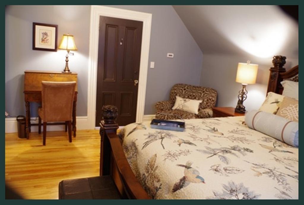 Quartermain House Bed & Breakfast Фредериктон Экстерьер фото